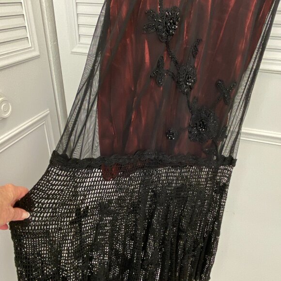 Sue Wong Sz. 6 Vintage Rare Iridescent Deep Red and Black Crochet Beaded Gown - Picture 7 of 16